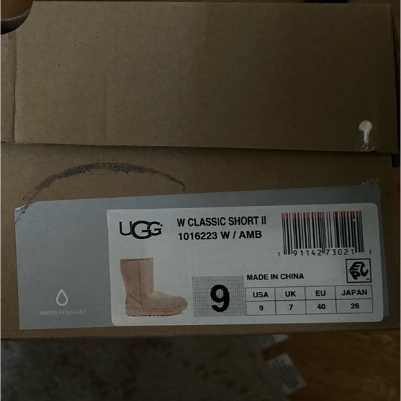 BRAND NEW UGG boots - Picture 2 of 5